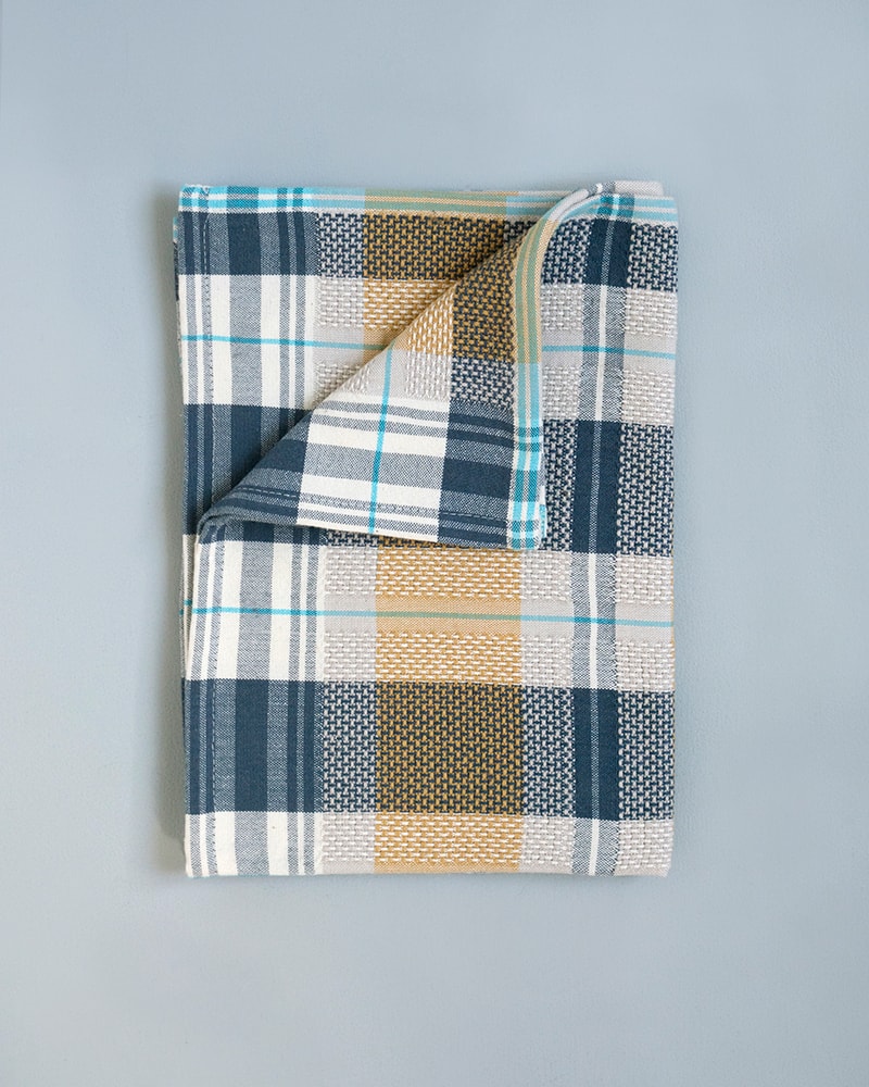 The Mungo Vadoek cloth shown here in the Chicory colourway is woven from 100% cotton at our mill in South Africa.