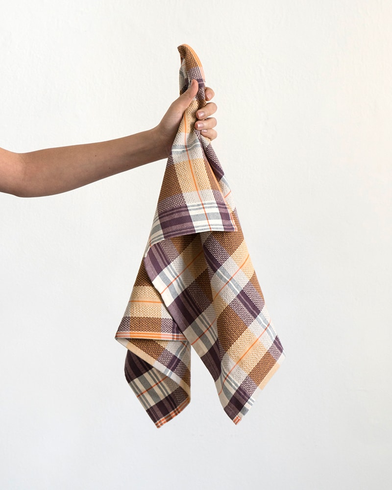 The Mungo Vadoek in the Nutmeg colourway. Woven from 100% cotton at the Mungo mill in South Africa.