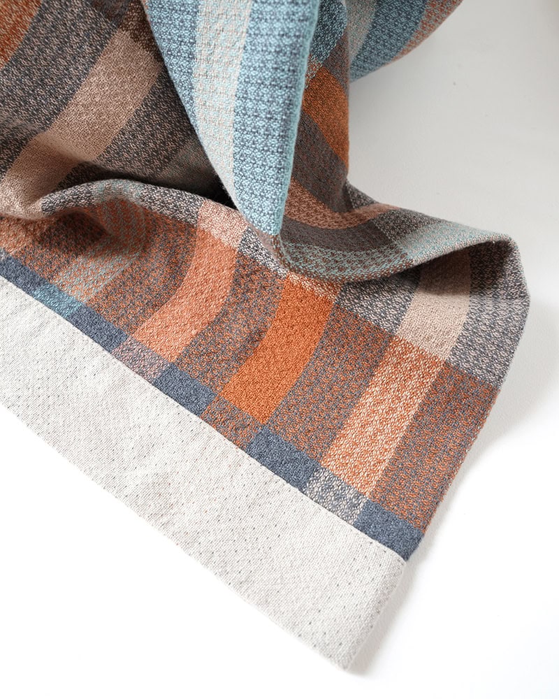 Duo Blanket edge finish detail