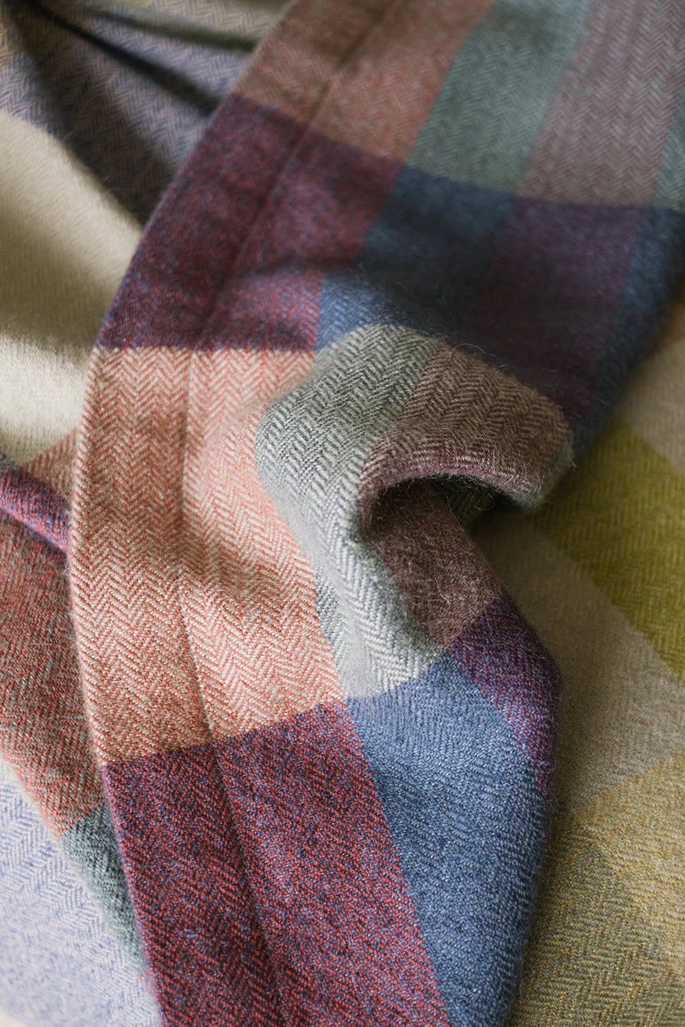 Close up of the Mungo Momo blanket in Twilight.
