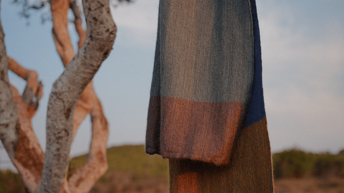 The Mungo Mos wrap hanging in a tree in the Karoo veld.