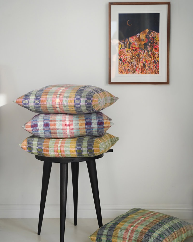 Mungo-Miro_Cushion_Stack_DSC07365