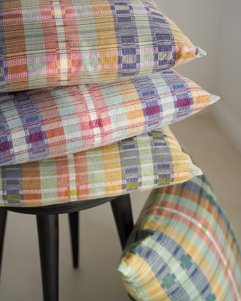 Mungo_Miro_Cushion_Stack_DSC07344