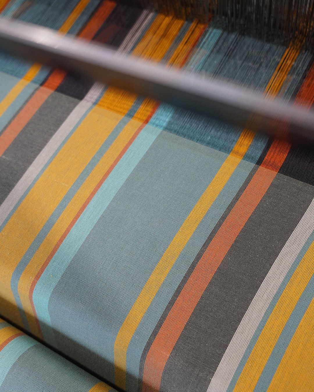 Mungo Otter Trail run kikoi on the loom close up Mungo Otter Trail run kikoi on the loom close up
