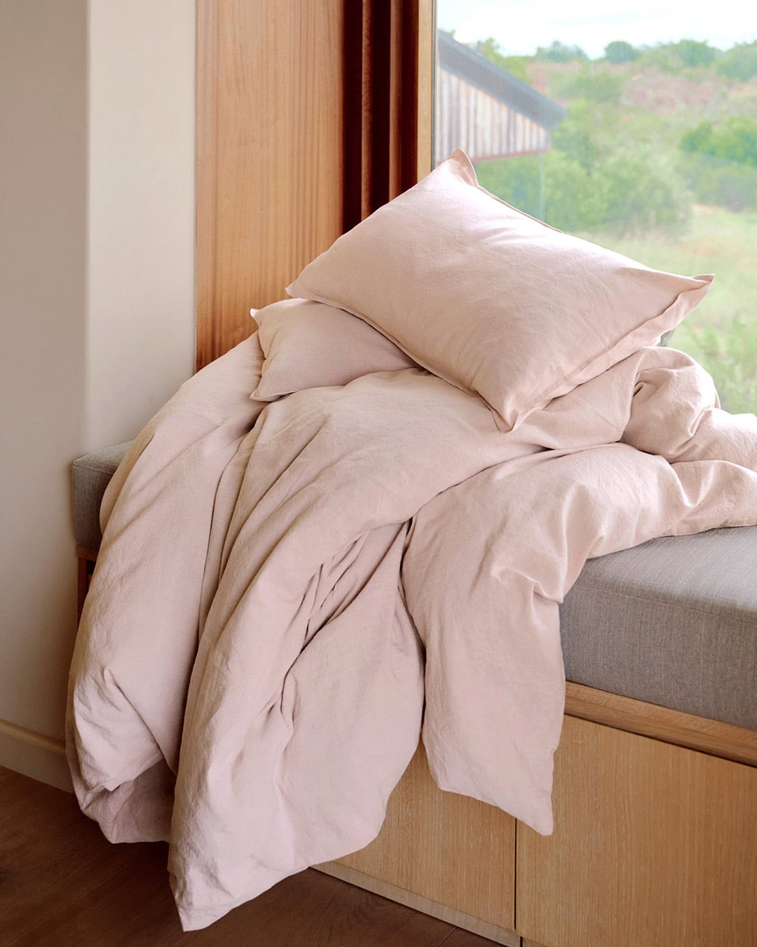 Mungo Union Cloth bedding in the Blush colourway.